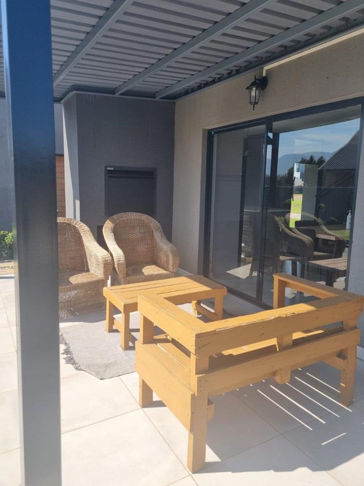 4 Bedroom Property for Sale in Ifafi North West